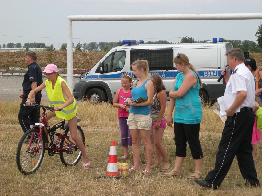 Powiat głogowski: Policjanci z Kotli zorganizowali dla dzieci wakacyjny festyn