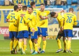 Fortuna 1. Liga. Arka Gdynia zwyciężyła Chojniczankę w piłkarskich derbach Pomorza i może nadal marzyć o ekstraklasie 