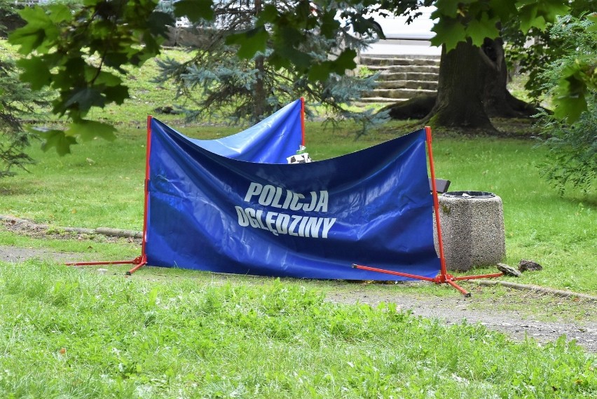 Opole. Nagły zgon mężczyzny na skwerze przy skrzyżowaniu ulicy Wrocławskiej z Niemodlińską