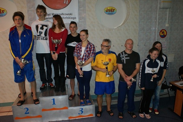 Podsumowano także starty ligowe zawodników 13-letnich i starszych. Fala Kraśnik zajęła czwarte miejsce w klasyfikacji drużynowej ustępując Skarpie Lublin, Avii Świdnik i Lubliniance.