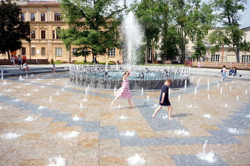 Fontanna na Placu Litewskim znów zamieniła się w basen