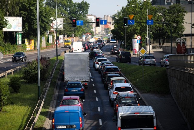 Badania nt. sprowadzania samochodów z zagranicy przeprowadził Instytut Badań Rynku Motoryzacyjnego SAMAR. Zobaczcie najchętniej sprowadzane marki pojazdów do Polski w 2020 roku. 

Ranking TOP 20 zobaczycie na kolejnych stronach --->