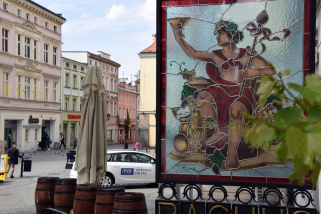 Od poniedziałku, 18 maja, bary, restauracje i kawiarnie w Polsce będą mogły ponownie być otwarte dla klientów. To kolejny etap odmrażania gospodarki. W środę sprawdziliśmy, jak zielonogórscy restauratorzy zareagowali na tę wiadomość i jak przygotowują się na ponowne przyjęcie klientów.