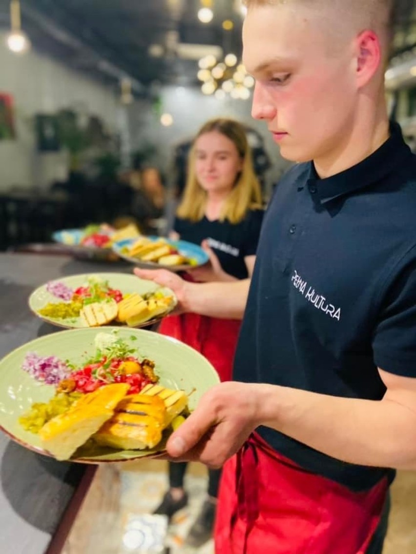 Nowa restauracja "Pełna Kultura" ruszyła w starachowickim Parku Miejskim. Zobacz zdjęcia