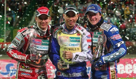 Najlepsi zawodnicy Grand Prix Europy: Nicki Pedersen (w środku), Hans Andersen (z lewej) i Chris Harris.