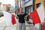 Polskie flagi znalazł na śmietniku (FOTO)