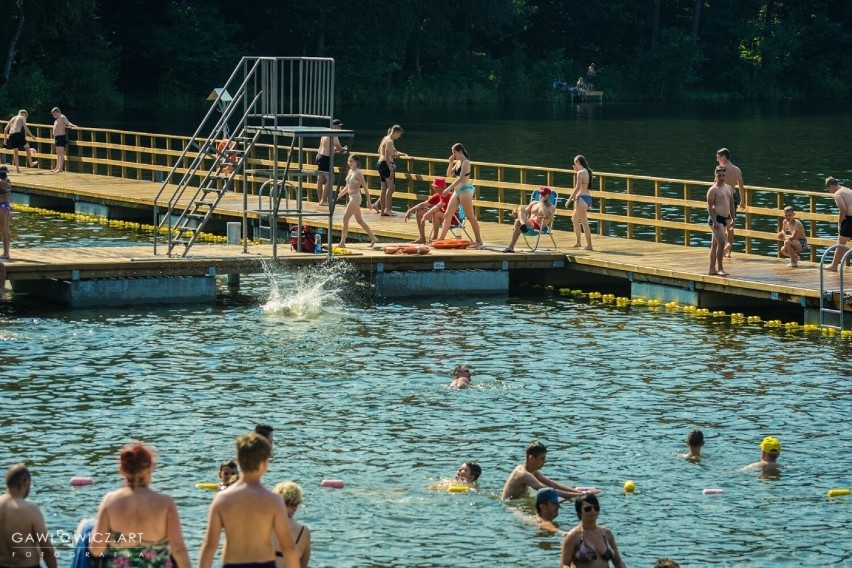 Upalny piątek na Golejowie. Mieszkańcy Staszowa i okolic korzystali z pięknej pogody. Zobacz zdjęcia