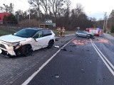 Czołowe zderzenie dwóch aut w Brachlewie (gm. Kwidzyn). 24-latek stracił panowanie nad bmw – miał w organizmie ponad promil alkoholu