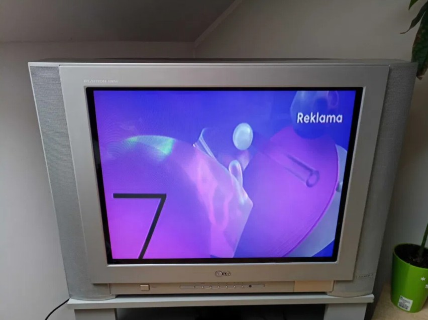 1. Telewizor LG z pilotem