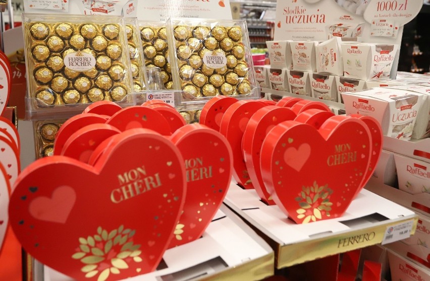 Nie tylko zakochani obchodzą Walentynki. Jaki prezent wybrać dla ukochanej osoby?
