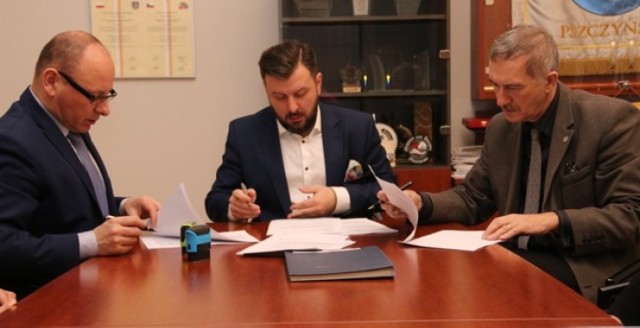 Podpisanie umowy na przekazanie szpitalnej pralni gminie Pszczyna