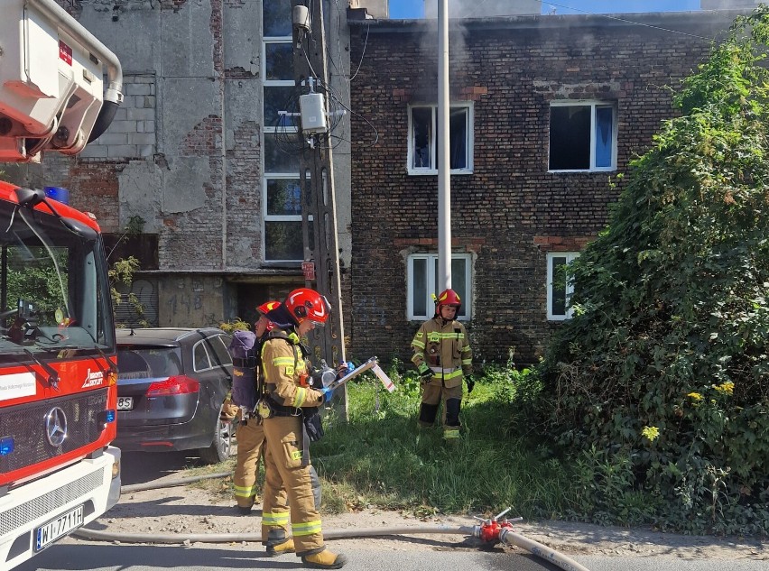 Pożar mieszkania na warszawskiej Woli. Strażacy uratowali...