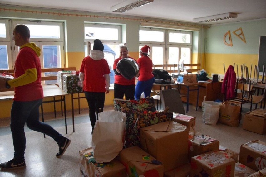 Szlachetna Paczka 2021. Wolontariusze pomagają rodzinom z Wejherowa, Redy i Rumi. Trwa weekend cudów