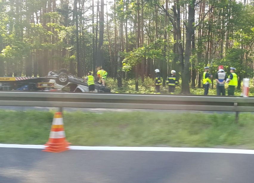 Kobiór: Wypadek na DK-1. Zderzenie audi z bmw. Na miejsce wysłano helikopter LPR