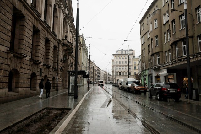 Przystanek Ratajczaka przy Bibliotece Uniwersyteckiej będzie nieczynny dopóki nie powstanie cała trasa. Dlatego miastu zależy, aby tę linię wybudować w pierwszej kolejności.