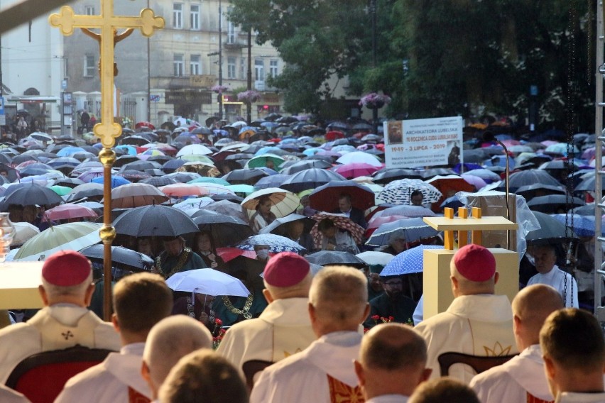 Deszczowa 72. rocznica „Cudu lubelskiego”. Zobacz zdjęcia z uroczystości