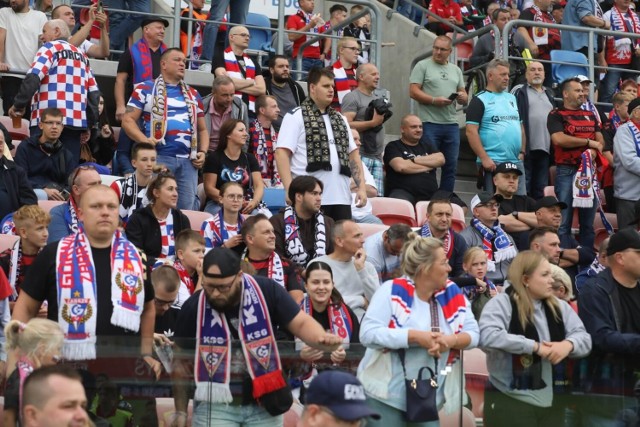 Kibice na meczu Górnika Zabrze z Piastem Gliwice przeżyli sporo emocji, ale nie doczekali się goli.