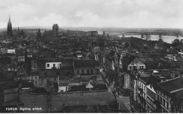 Jak wyglądał kiedyś Toruń? Zobaczcie sami! Prezentujemy wybór unikalnych, archiwalnych fotografii z Narodowego Archiwum Cyfrowego. 

Zobacz także: Weekend w Toruniu. Imprezy w Bajka Disco Club w Toruniu [ZDJĘCIA]

Toruń na unikalnych fotografiach z Narodowego Archiwum Cyfrowego [ZDJĘCIA]