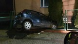 Kraksa w Sandomierzu. Pijany kierowca na prostej stracił panowanie nad autem