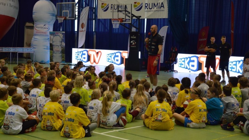 Młodzież trenowała z Marcinem Gortatem w hali Miejskiego Ośrodka Sportu i Rekreacji w Rumi [ZDJĘCIA]