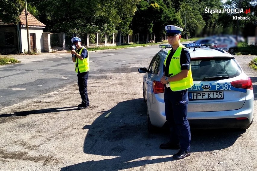 Kłobucka policja zatrzymała prawa jazdy kierowcom, którzy jechali zdecydowanie za szybko w terenie zabudowanym [ZDJĘCIA]