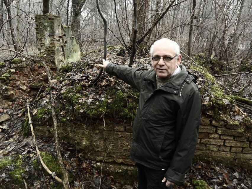 Dziś po niej pozostały tylko ruiny - mówi Kazimierz Mroczek,...