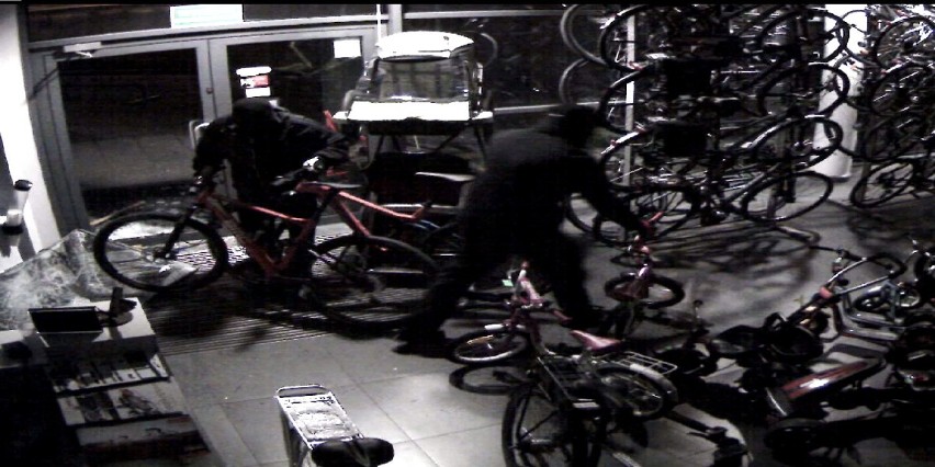 Mikołów: Ukradli rowery warte... 85 tys. zł! [ZDJĘCIA z monitoringu]