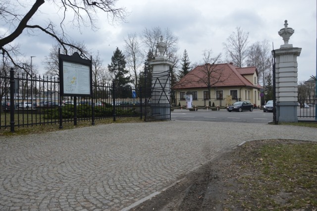 Radni zdecydowali, że od kwietnia do września Park Miejski w Skierniewicach będzie otwarty przez całą dobę