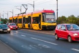 Wypadek na rondzie Waszyngtona. Rowerzysta wpadł pod tramwaj