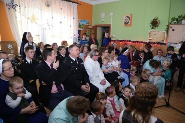 Centralna Szkoła Państwowej Straży Pożarnej w Częstochowie z wizytą w Domu Małego Dziecka
