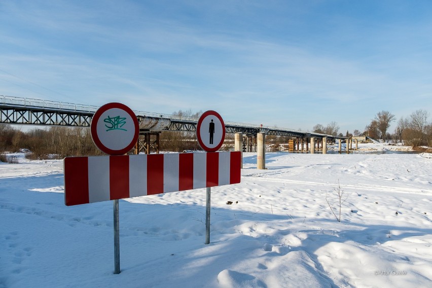 Styczeń 2021 - tyle zostało z mostu na Dunajcu w Ostrowie...