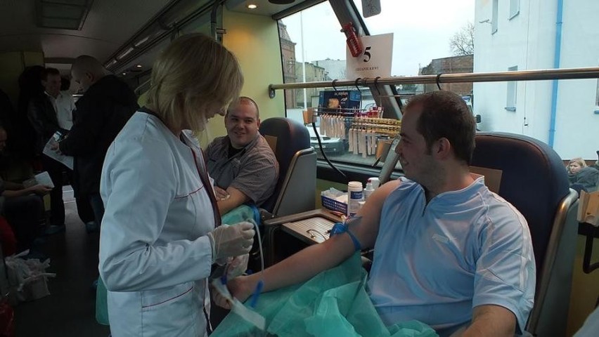 Zbiórka krwi dla policjanta rannego w wypadku w Łachowie