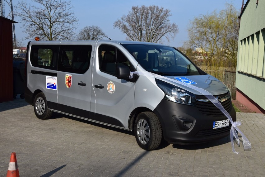 Nowe auto i boisko w Specjalnym Ośrodku Szkolno-Wychowawczym w Sieradzu