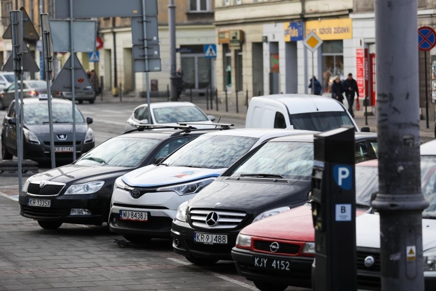 Kraków. Zmiana zasad w strefie parkowania. Znikną głupie kary