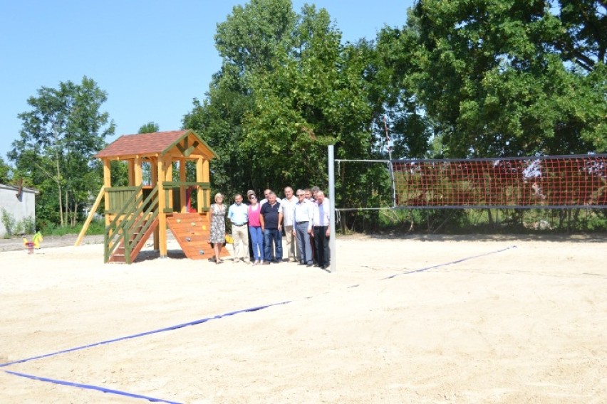 Siłownia w Rychwale i plac zabaw w Dąbroszynie