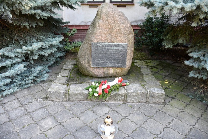 82. rocznica wybuchu II wojny światowej. Złożono kwiaty w lokalnych miejscach pamięci