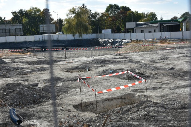 Chełm, ul. Lwowska 20 - podczas prac budowlanych  przy wznoszeniu biurowca  archeolodzy odkryli cmentarzysko.