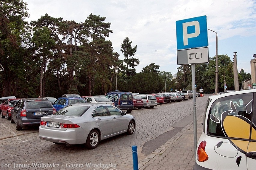 Czy nowy parking przy Hali Ludowej rozwiąże problemy kierowców? (ZDJĘCIA)