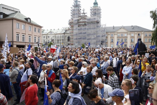 Protest pod Sądem Najwyższym „Wszyscy pod Sąd!". Mimo wczesnej pory pojawiły się tłumy [ZDJĘCIA]