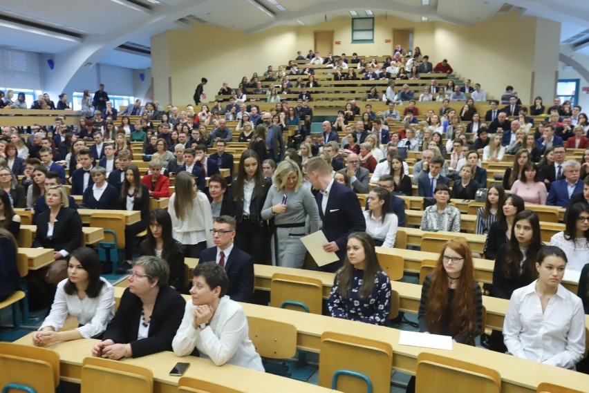 Stypendia Prezesa Rady Ministrów i Ministra Edukacji Narodowej także dla młodzieży z Radomska [ZDJĘCIA]