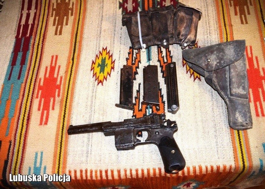 Zabytkowy pistolet został przekazany do Lubuskiego Muzeum...