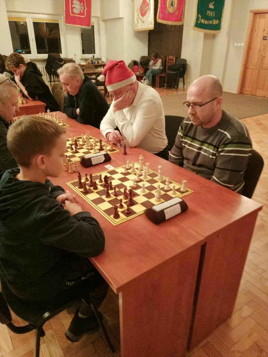 Podczas mikołajkowego turnieju w Inowrocławiu szachiści...