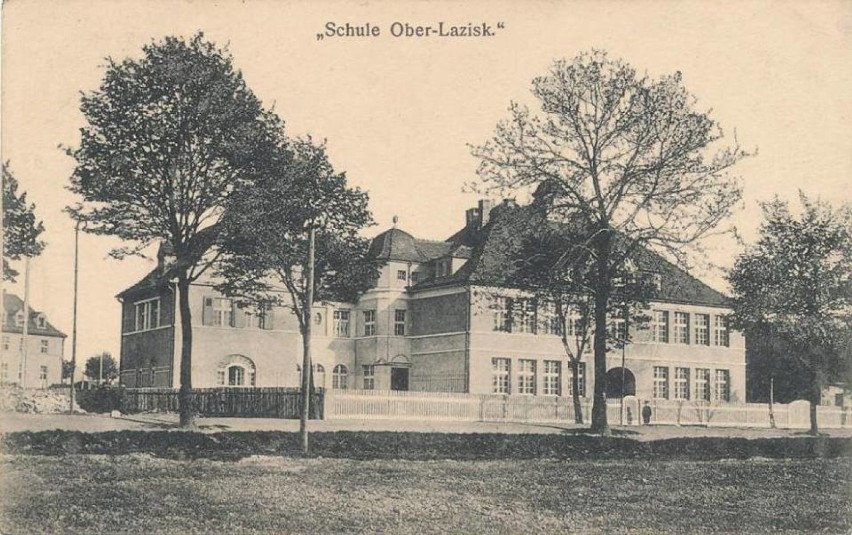 Szkoła Podstawowa nr 1. Zdjęcie sprzed około stu laty