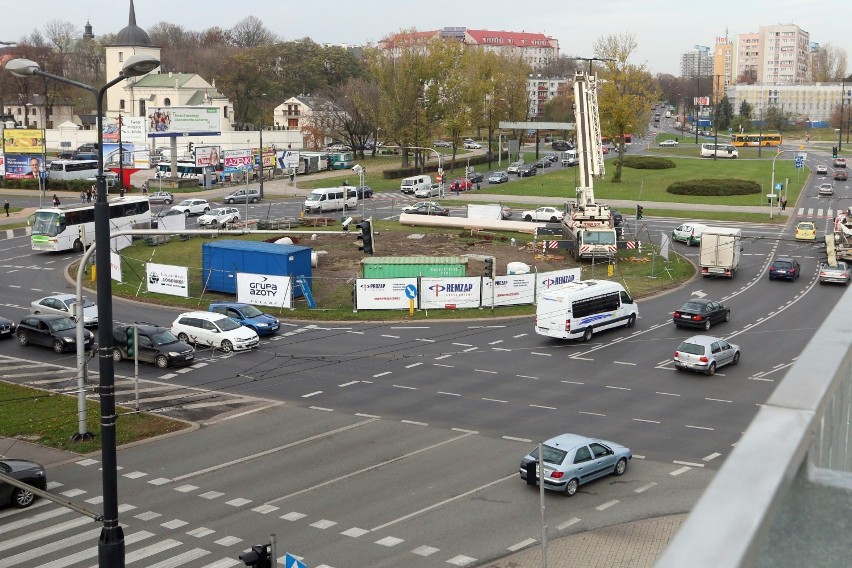 W Lublinie rośnie 35-metrowy Maszt Niepodległości (ZDJĘCIA)