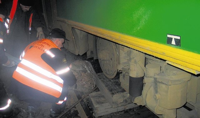 To kamienie ułożone na torach wykoleiły w zeszłym roku tramwaj na ulicy Kórnickiej