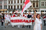 Kraków. Marsz pamięci rok po sfałszowanych wyborach prezydenckich na Białorusi [ZDJĘCIA]