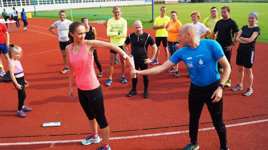 Biegam Bo Lubię w Bydgoszczy. Sztafety sprinterskie na stadionie Zawiszy [zdjęcia, wideo]