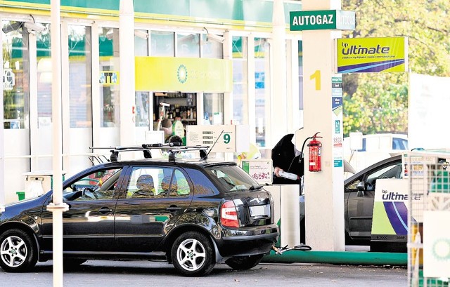 Na łódzkich stacjach benzynowych średnia cena autogazu wynosi 2,70 zł, to o grosz mniej niż średnia cena tego paliwa w kraju. Co roku przed zimą więcej płacimy za LPG, bo w tym okresie w mieszance propan-butan zwiększa się ilość pierwszego składnika, który jest droższy.