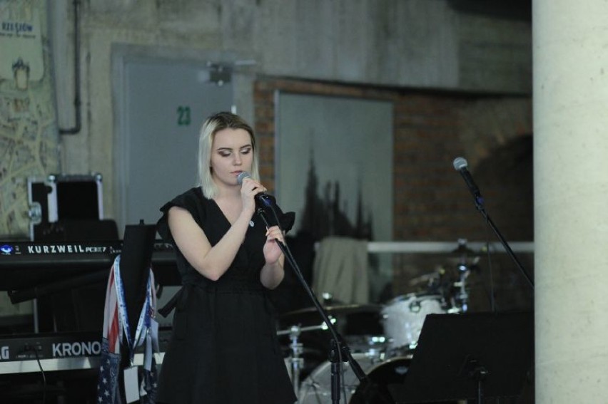 Wiosenny Koncert Charytatywny Rady Młodzieży Rzeszowa odbył się w Podziemnej Trasie Podziemnej [ZDJĘCIA]