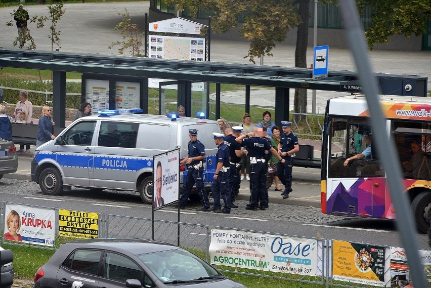 Akcja policji w centrum Kielc. Zatrzymany mężczyzna (WIDEO) 
